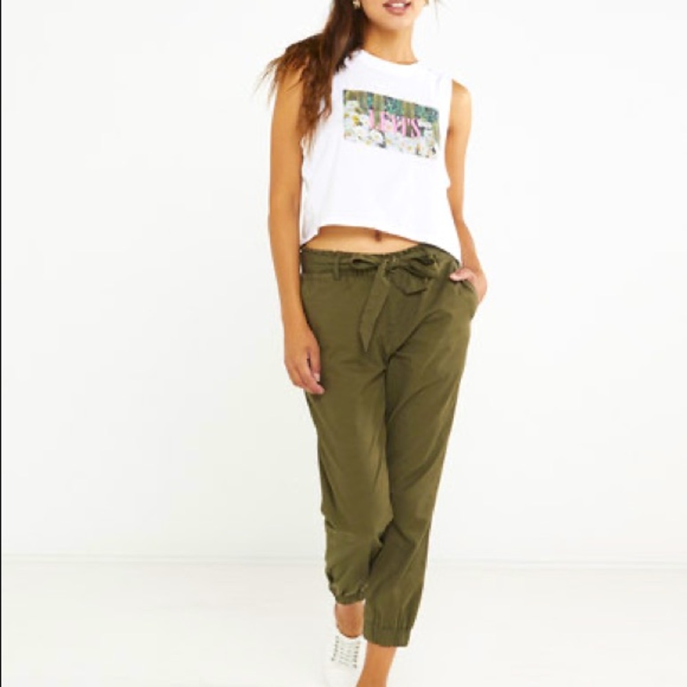 Levis, Women’s, Jet set joggers. Size Large, Olive green. EUC